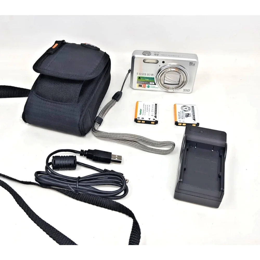 FUJI FINEPIX J110W Digital Camera Silver with charger 2 batteries case fast ship